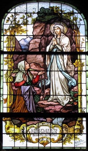루르드의 성모 마리아와 성녀 마리아 베르나데트 수비루_photo by Ralph Hammann_in the Church of Saint-Trophime in Eschau_France.jpg